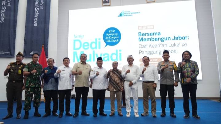 KDM Dorong Kampus UIII Jadi Etalase Kenalkan Budaya Sunda Ke Mancanegara