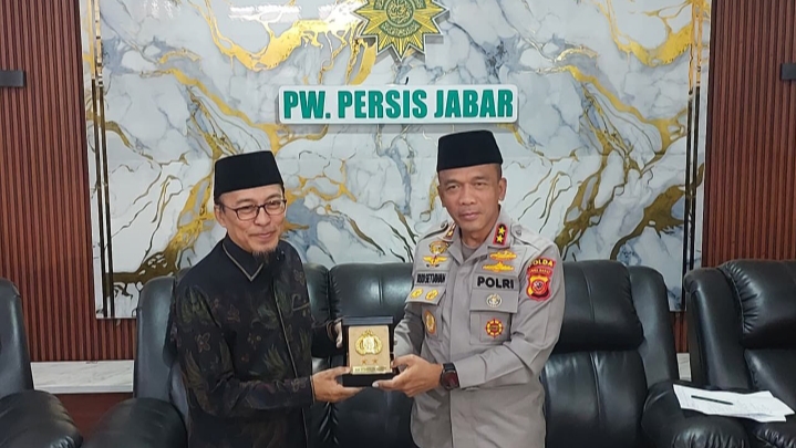 Bentuk Sinergitas, Kolaborasi Ulama dan Umaro dalam Menjaga Harkamtibmas, Kapolda Jabar Kunjungi Kantor PW PERSIS Jabar.